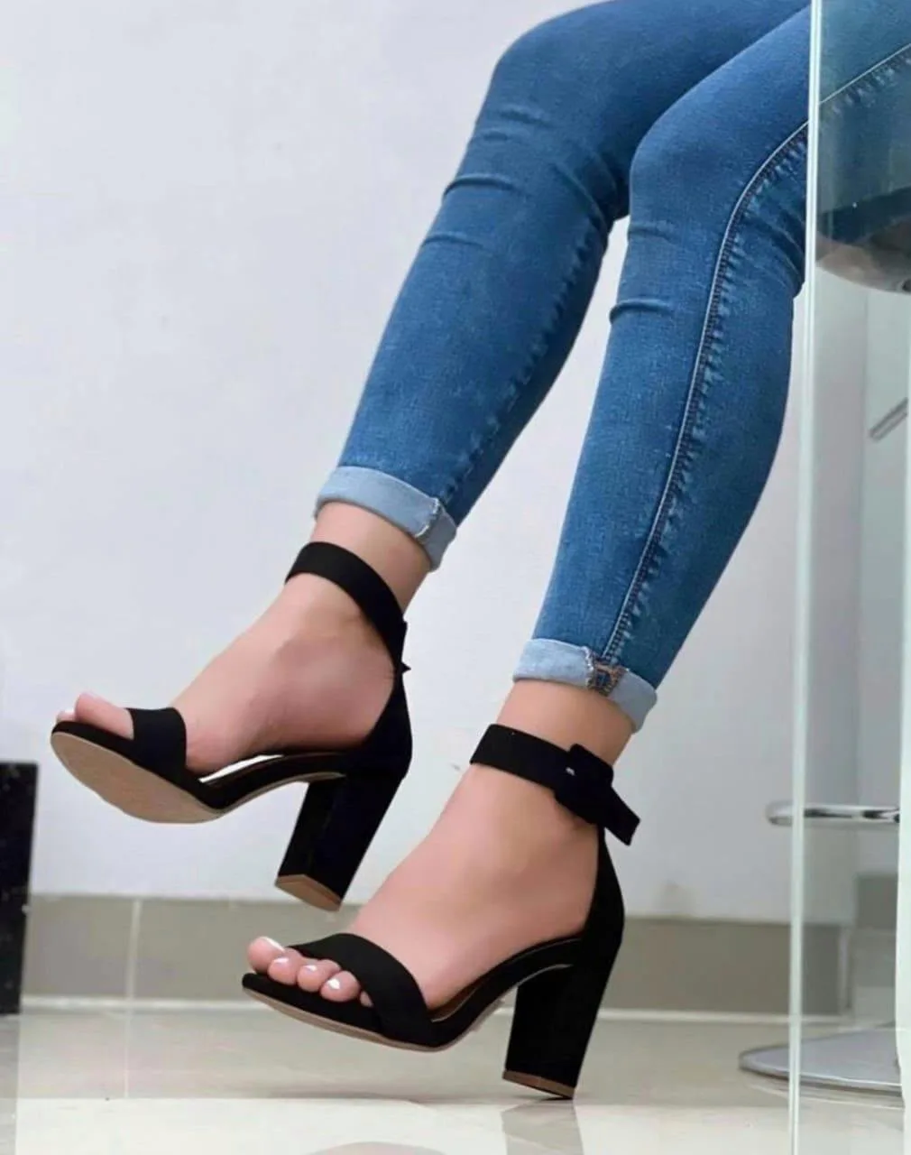 Sandalia Alta, color Negra